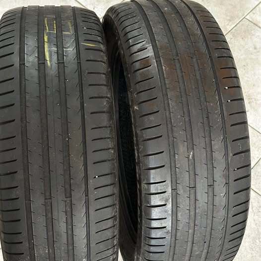 Par de pneus Pirelli 235/50 R19 seminovos de pé